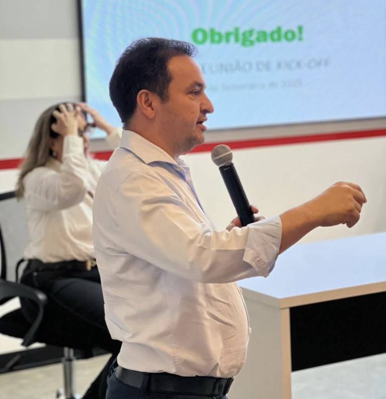 Pábio Mossoró leva experiência do Entorno ao COMPOL Goiás