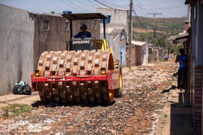 Pavimentação avança no setor de chácara Minas Gerais com asfalto de qualidade