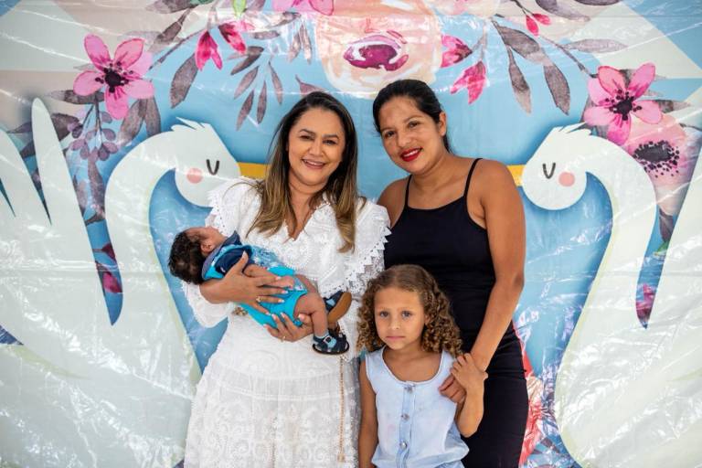 Primeira-dama Joscilene Mangão entrega kits gestantes e reforça o cuidado com as famílias de Novo Gama