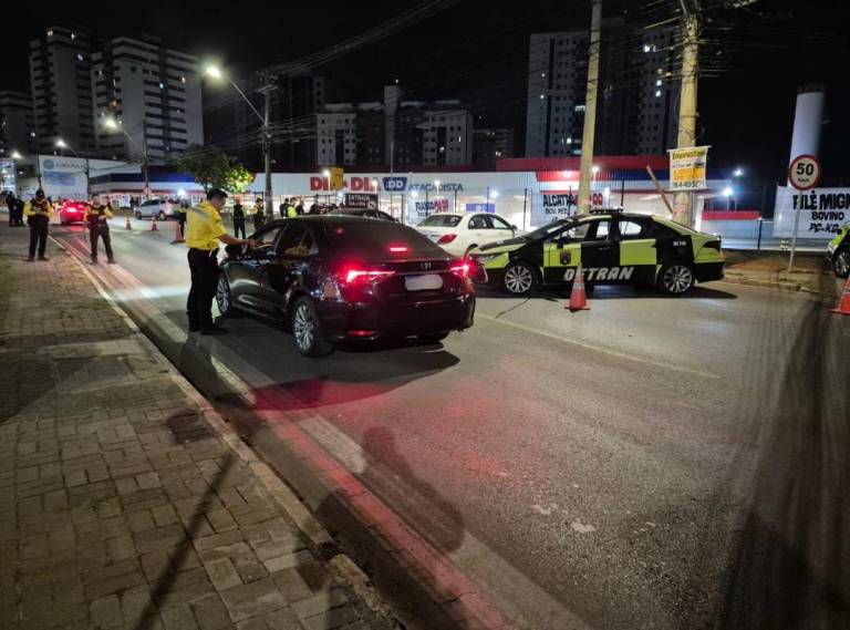 Detran-DF flagra 14 condutores alcoolizados em operação em Águas Claras