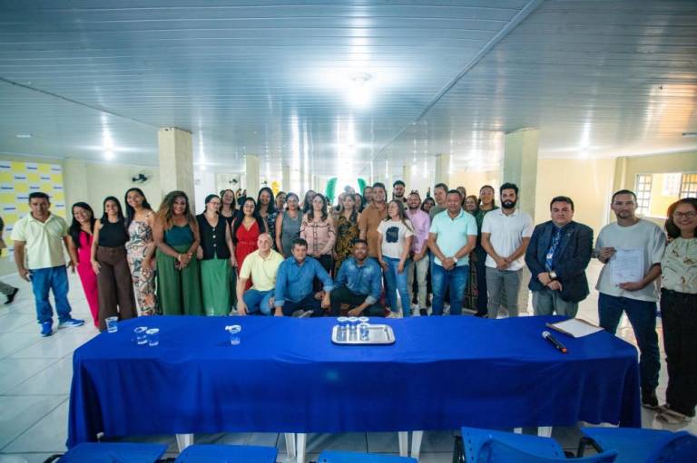 Prefeito Carlinhos do Mangão dá posse aa 27 novos  professores e reforça o compromisso com a educação