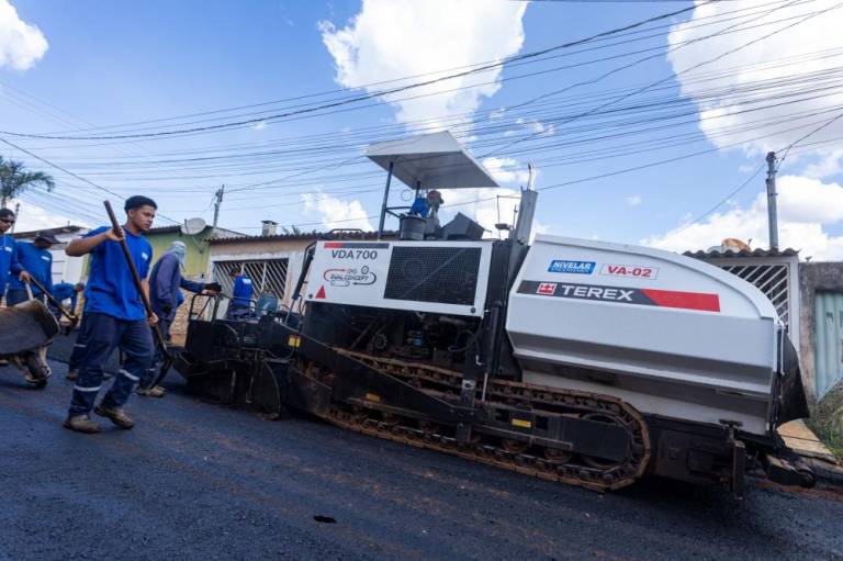 Setor de chácaras Minas Gerais, em Novo Gama, recebe pavimentação com asfalto CBQU, o mais moderno e duradouro