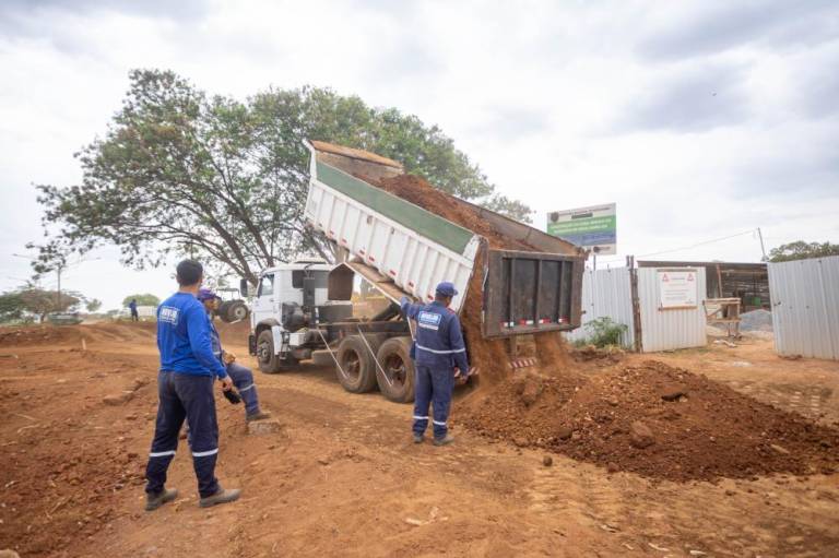 Casa Lar Esperança recebe obras de pavimentação asfáltica