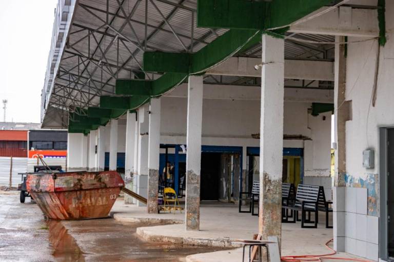 Reforma da rodoviária avança com instalações de revestimento