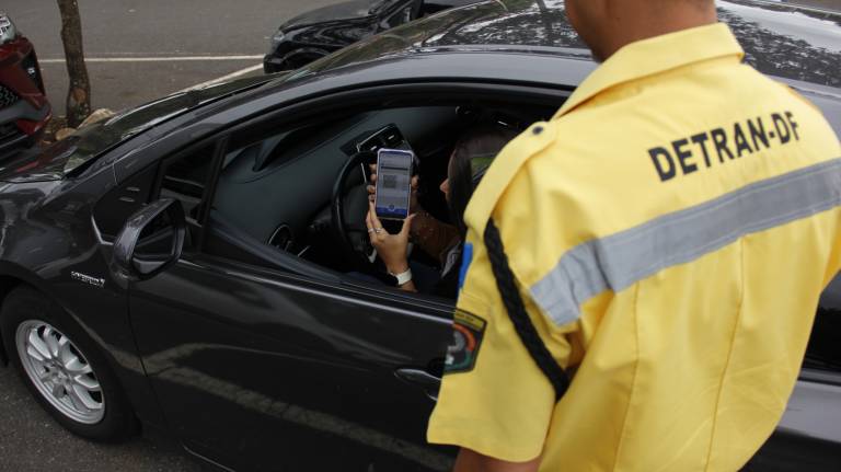 Fiscalização do licenciamento para veículos de placa final 3, 4 e 5 começa sábado (1º)