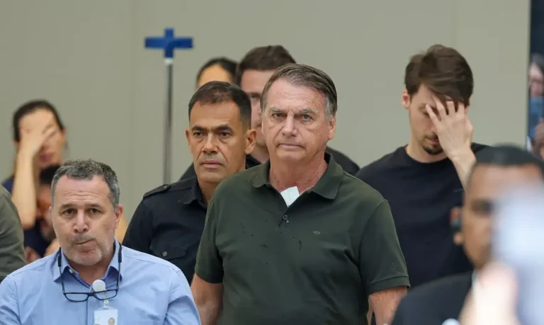 Moraes autoriza internação de Bolsonaro para realização de cirurgia