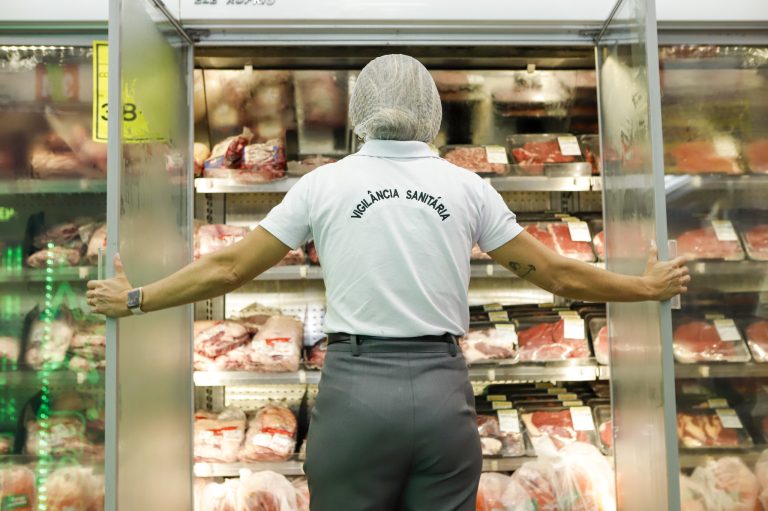 Força-tarefa apreende mais de 2,5 toneladas de alimentos impróprios para o consumo