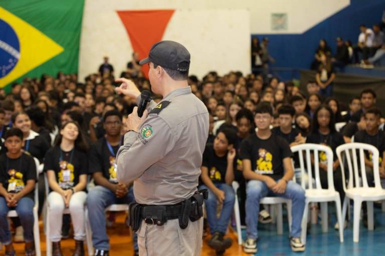 Formatura do PROERD reúne 450 alunos no ginásio de esportes da praça da bíblia