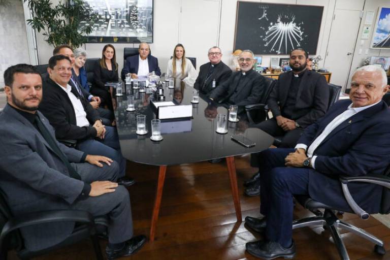 GDF conclui regularização e entrega escritura ao Seminário Redemptoris Mater