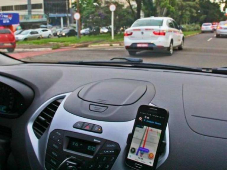 Motoristas de aplicativos devem instalar QR Code nos veículos até o dia 17