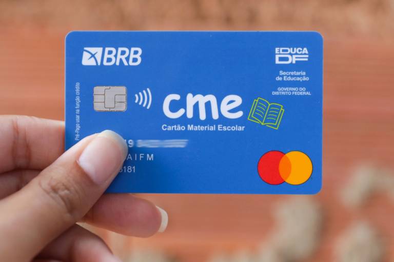 Cartão Material Escolar já beneficiou mais de 860 mil estudantes no DF desde 2019