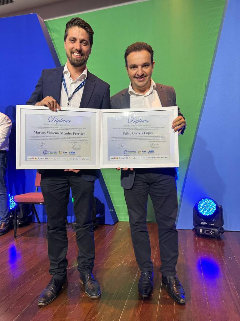 Pábio Mossoró e prefeito de Valparaíso são homenageados no Encontro Estadual de Gestores em Goiânia