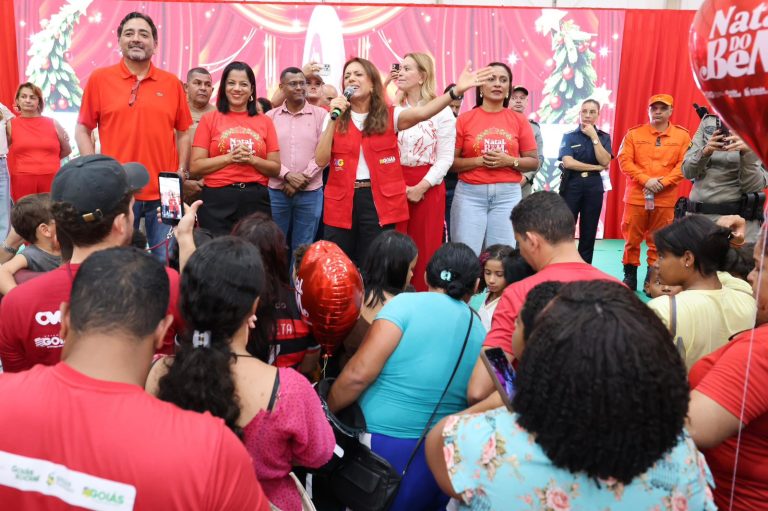 Gracinha Caiado leva a magia do Natal do Bem com a entrega de brinquedos a crianças de Formosa