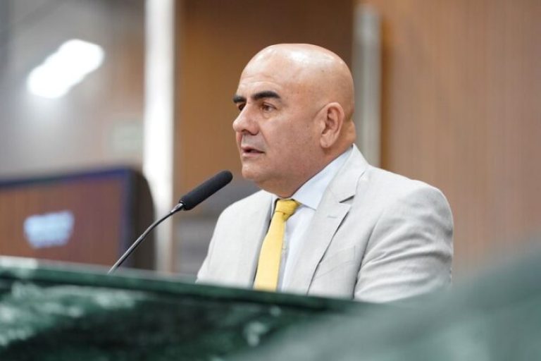 Deputado afirma que Marconi Perillo ficou milionário com a política