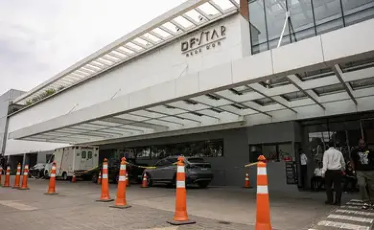 Bolsonaro apresenta crise de soluços e pressão alta após procedimento