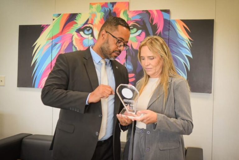 Governadora em exercício recebe Selo Diamante em Transparência Pública