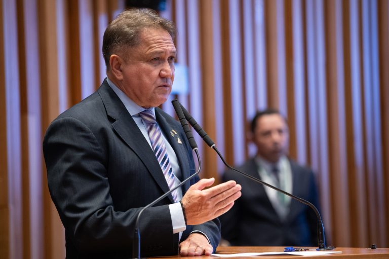 Lei altera mandatos de conselheiros e diretores escolares para três anos