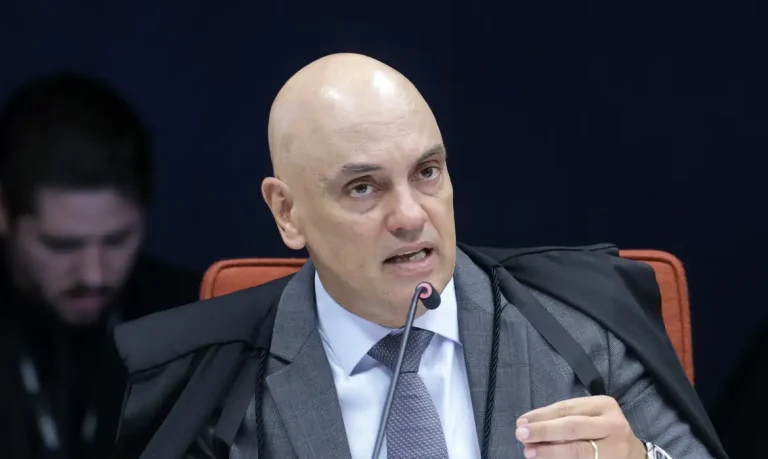 Moraes nega prisão domiciliar e mantém Bolsonaro preso na PF