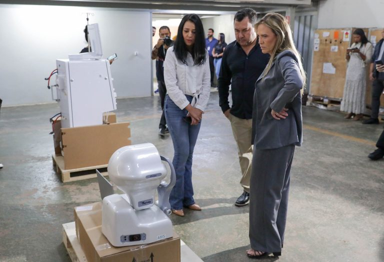 GDF entrega novos equipamentos de hemodiálise e oftalmologia para a rede pública
