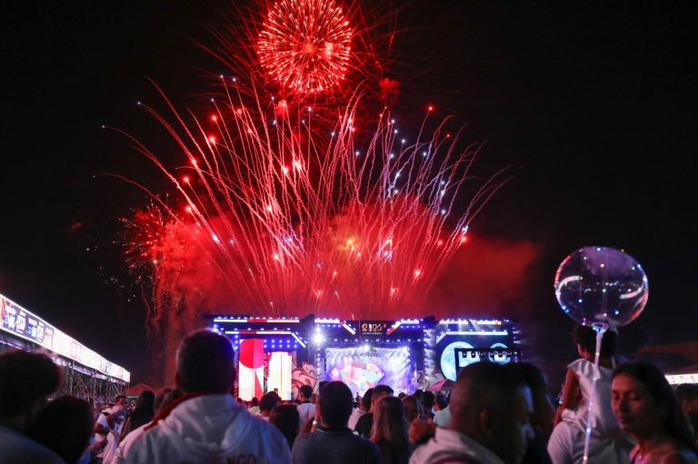 Bem-vindo, 2026: público celebra a chegada do ano-novo em festa na Esplanada