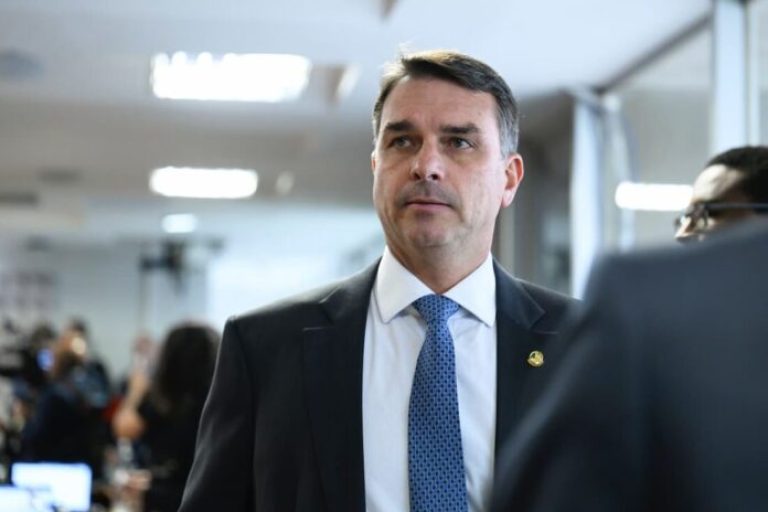 Pesquisa Atlas/Bloomberg aponta Flávio Bolsonaro à frente de Lula