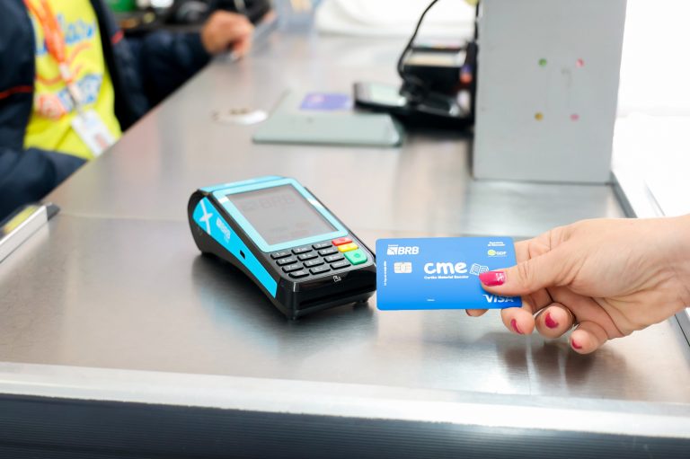 Primeiro lote do Cartão Material Escolar é creditado para mais de 76 mil famílias