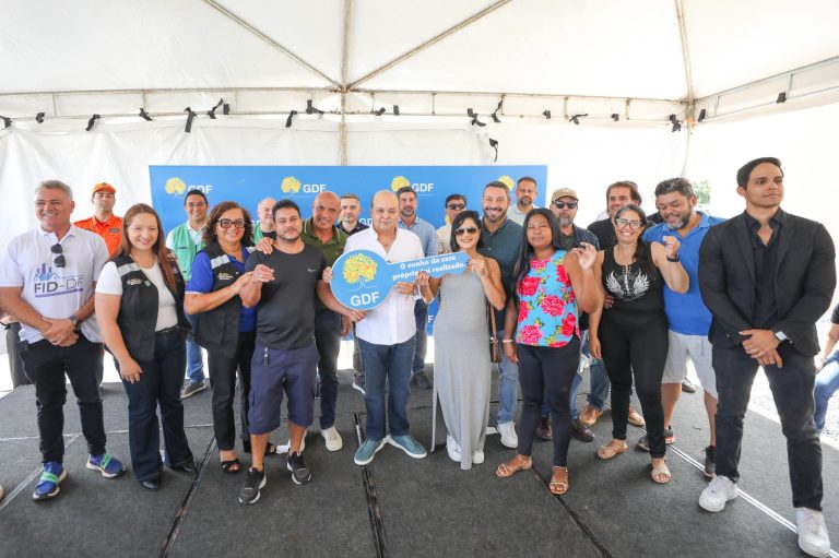 Mais de 320 pessoas conquistam o sonho da casa própria no Riacho Fundo II