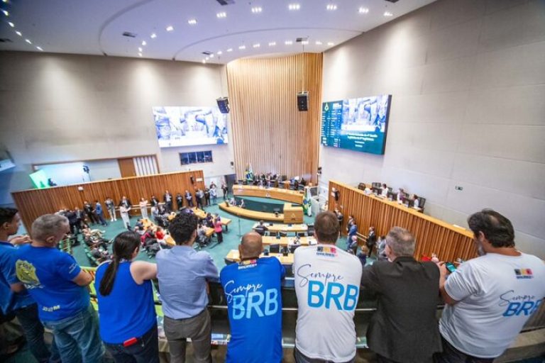 Vitória do DF | Funcionários do BRB lotam CLDF e derrotam oposição