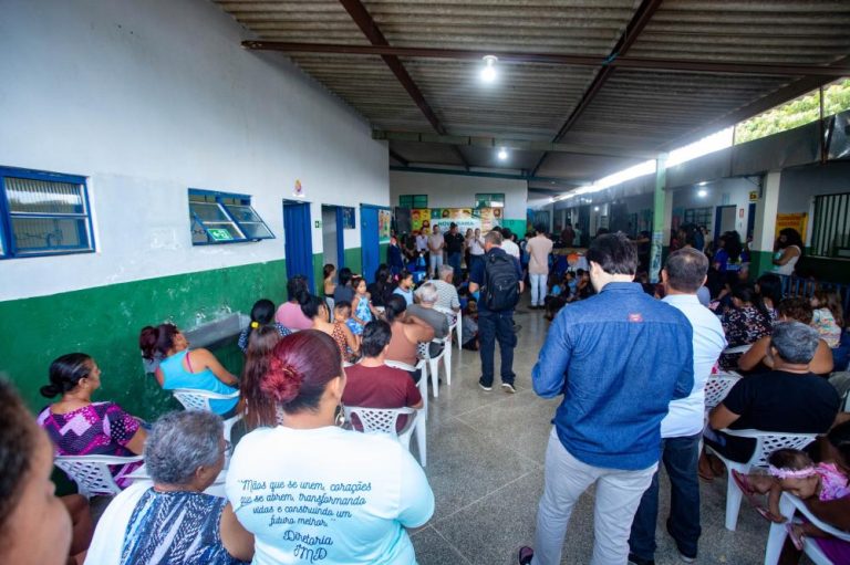 Secretaria de educação intensifica entrega de uniformes e kits escolares as escolas Antônio de Oliveira e Santa Luzia