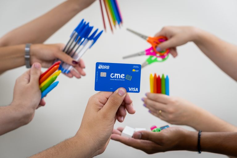 Terceiro lote do Cartão Uniforme Escolar para novos beneficiários é creditado