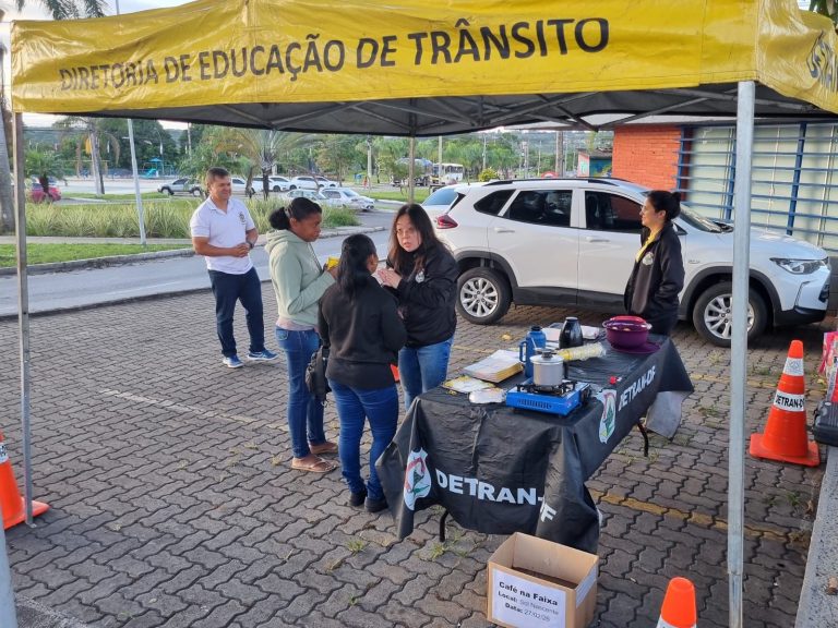 Mais de 1,3 mil pessoas recebem orientações para transitar com segurança
