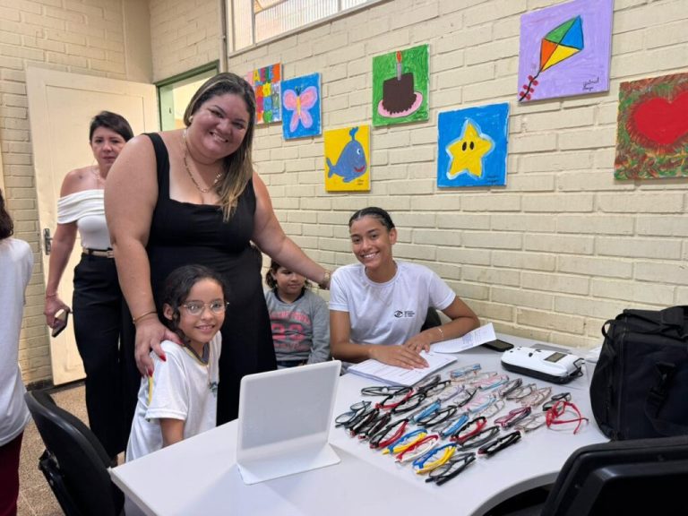 Programa enxergando o futuro realiza exames em 470 alunos na E.M. Paulo Freire