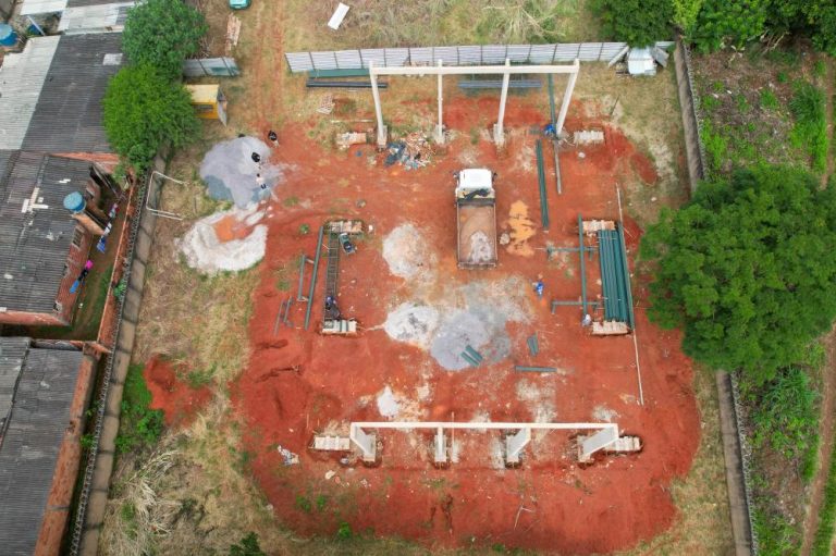 Obras da quadra coberta da escola Rachel de Queiroz avançam